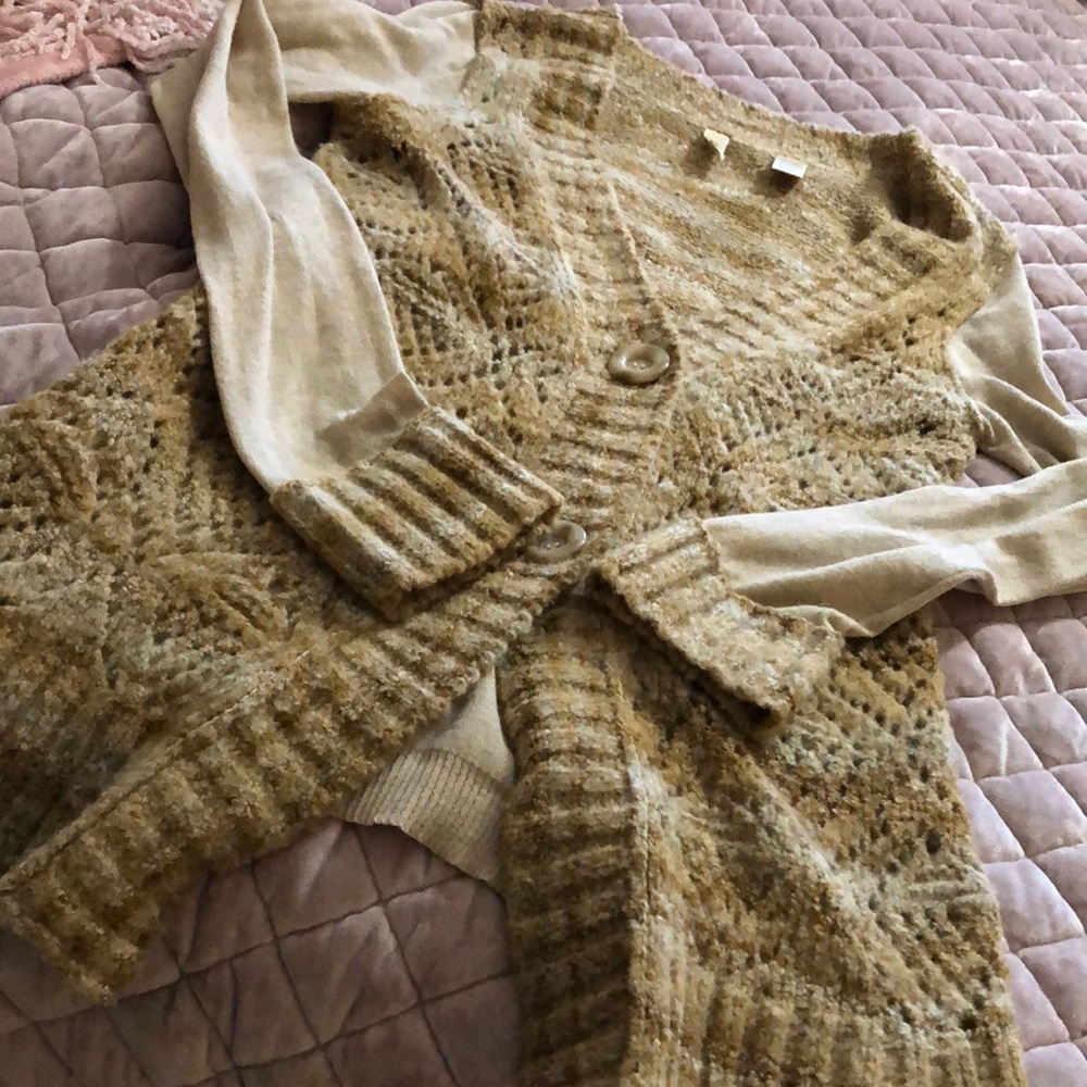 Final price🙏🏻BKE cardigan sweater with big buttons!